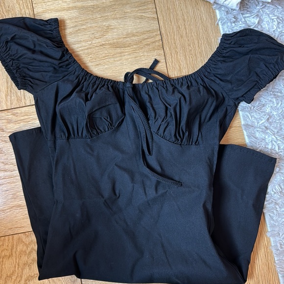 Dresses & Skirts - Black mini dress with puffy sleeves. Never worn.